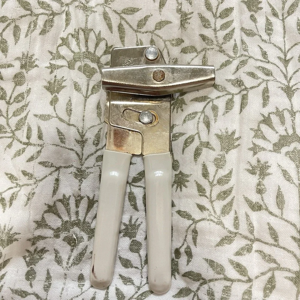 Vintage‎ Swing-A-Way Manual Hand Can Opener White Handles Swing Away USA Made
